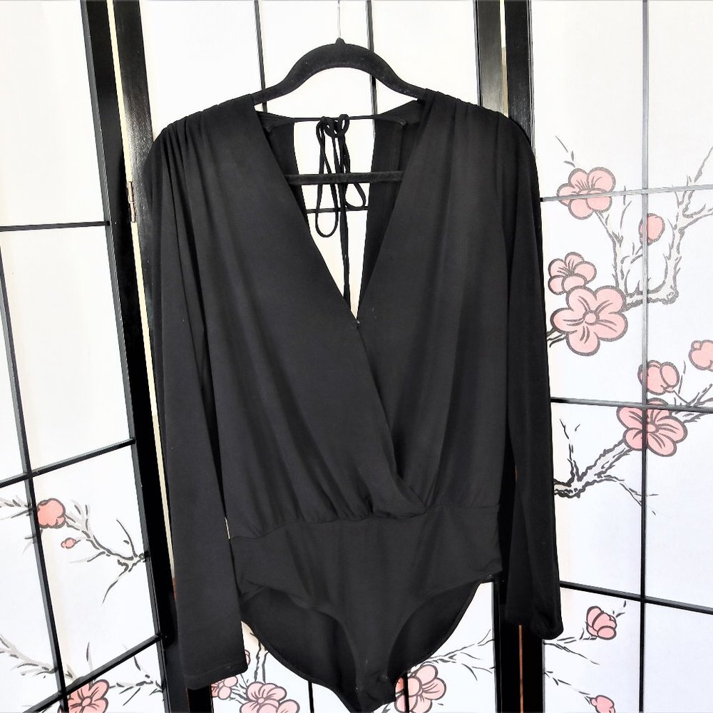 BCBGeneration Black V Neck Tie Love Sleeve Leotard Size Medium